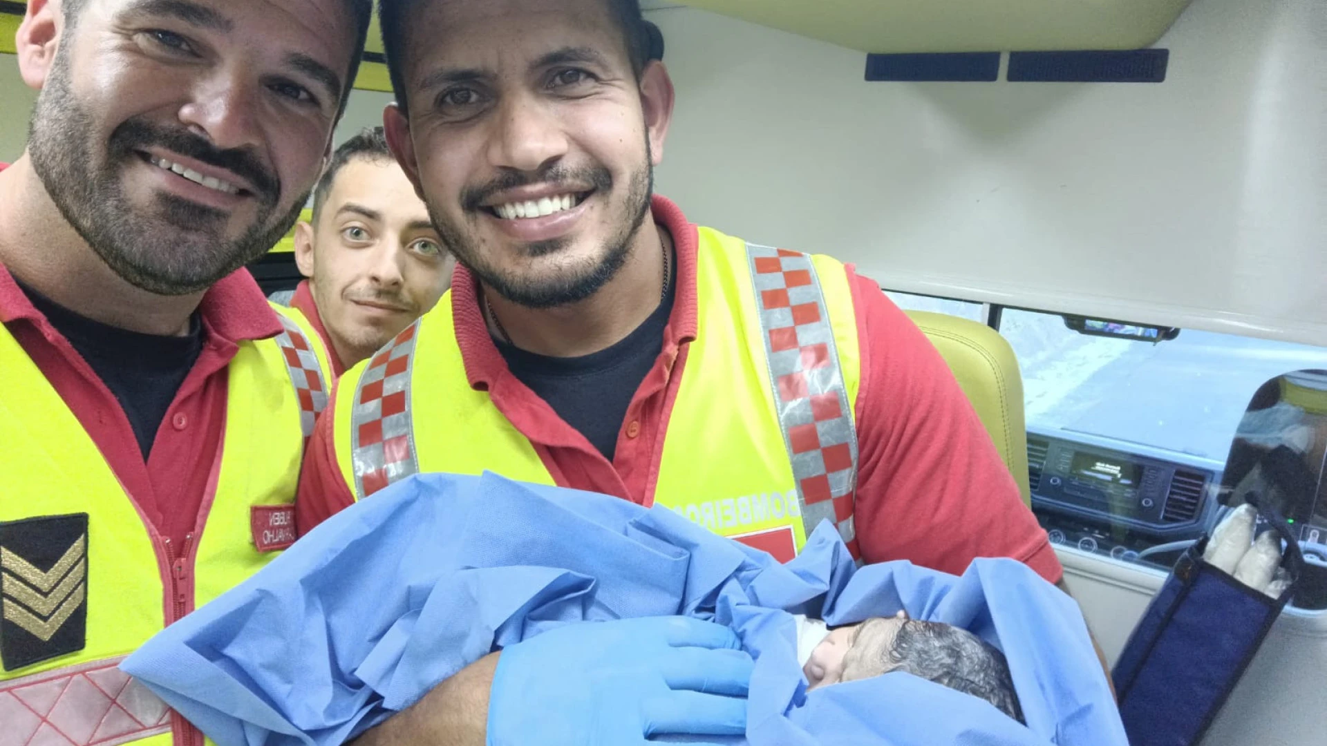 Bebé nasce em ambulância na A1 devido a falta de leitos em hospitais