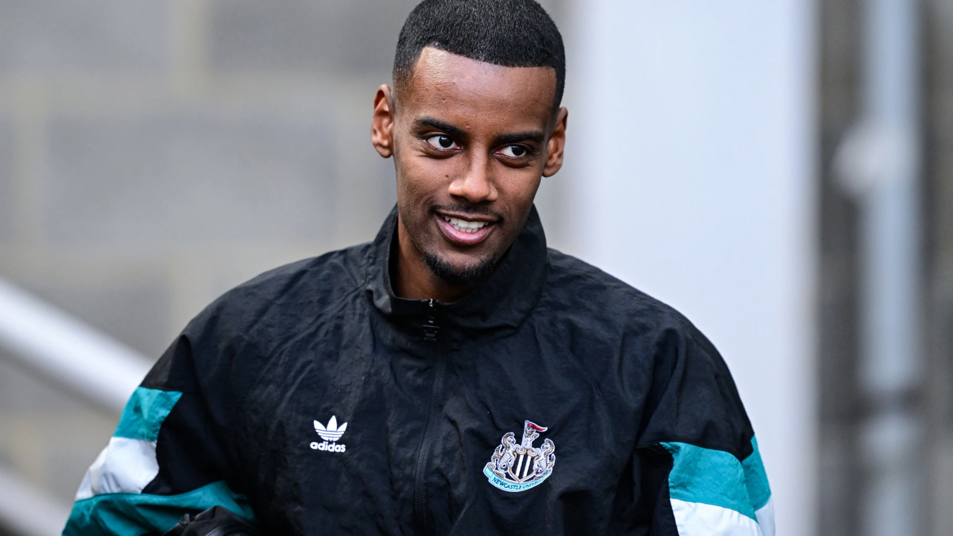 A Saga Isak: A Próxima Estrela em Direcção a Anfield