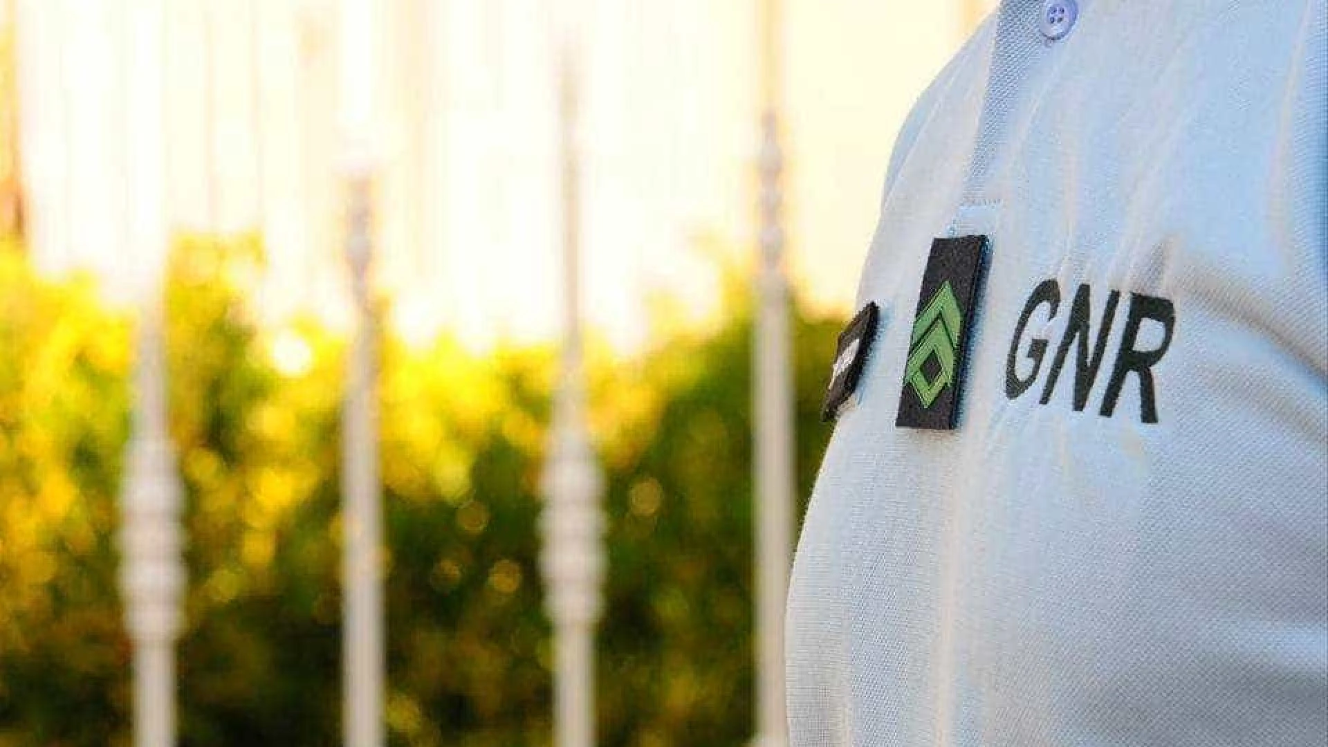 Confusão no Fórum Montijo: mulher ameaçada com faca
