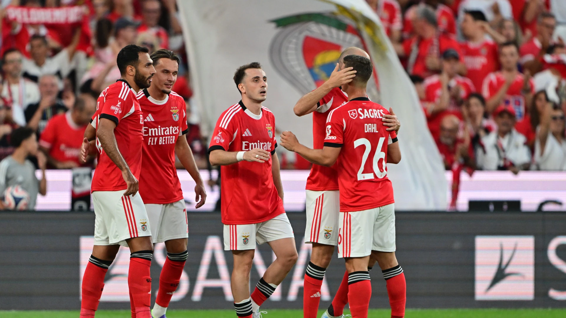 Benfica triunfa na Eusébio Cup após emocionante duelo com o Fenerbahçe