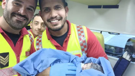 Bebé nasce em ambulância na A1 devido a falta de leitos em hospitais