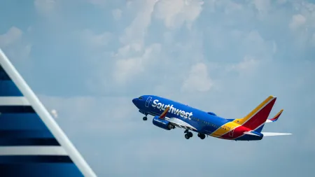Piloto da Southwest Airlines realiza manobra evasiva para evitar colisão aérea