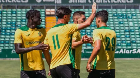 Paços de Ferreira triunfa e celebra regresso de João Caiado
