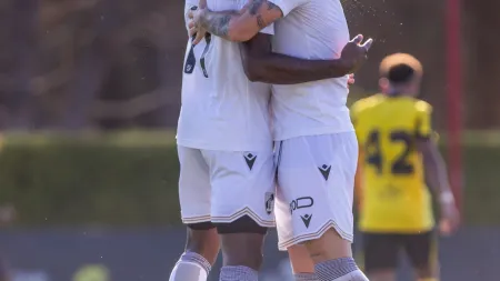 Vitória SC encerra pré-época com vitória sobre Al-Ittihad