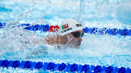 Diogo Ribeiro avança para meias-finais dos 50 metros mariposa no Mundial de Natação