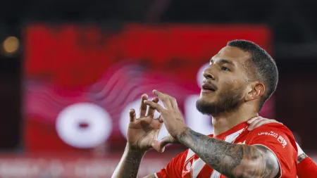 Mercado em efervescência: Sporting avança por Suárez, Vagiannidis e Mangas