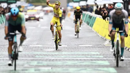Pogacar conquista o quarto Tour de França, enquanto Van Aert brilha na etapa final