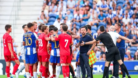 Conflito no Dragão: Expulsões marcam amistoso entre FC Porto e Twente