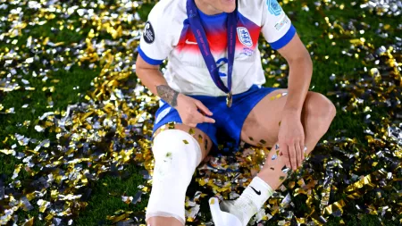 A coragem de Lucy Bronze: campeã europeia apesar das lesões
