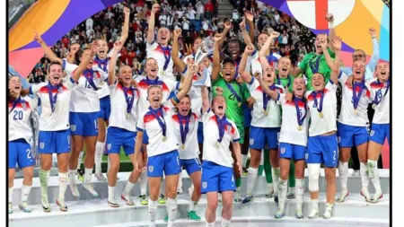 Inglaterra vence Euro feminino e Kolo Muani no limbo do futebol