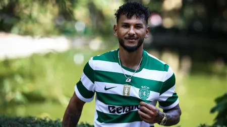 Luis Suárez oficializado no Sporting como novo avançado