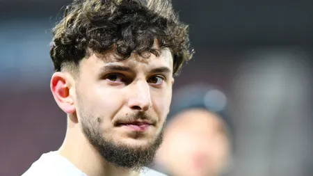 Ianis Stoica, estrela romena, junta-se ao Estrela da Amadora