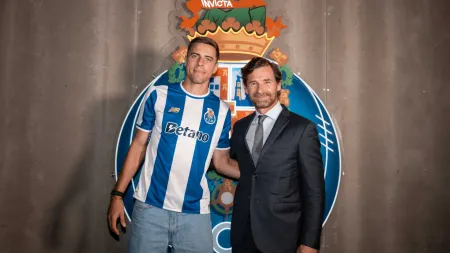 FC Porto assegura a contratação de Jan Bednarek do Southampton