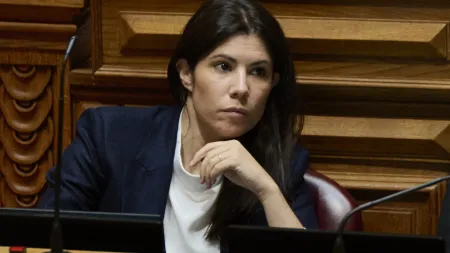Mariana Mortágua critica acordo EUA-UE: "Um romance de verão que chegou ao fim"