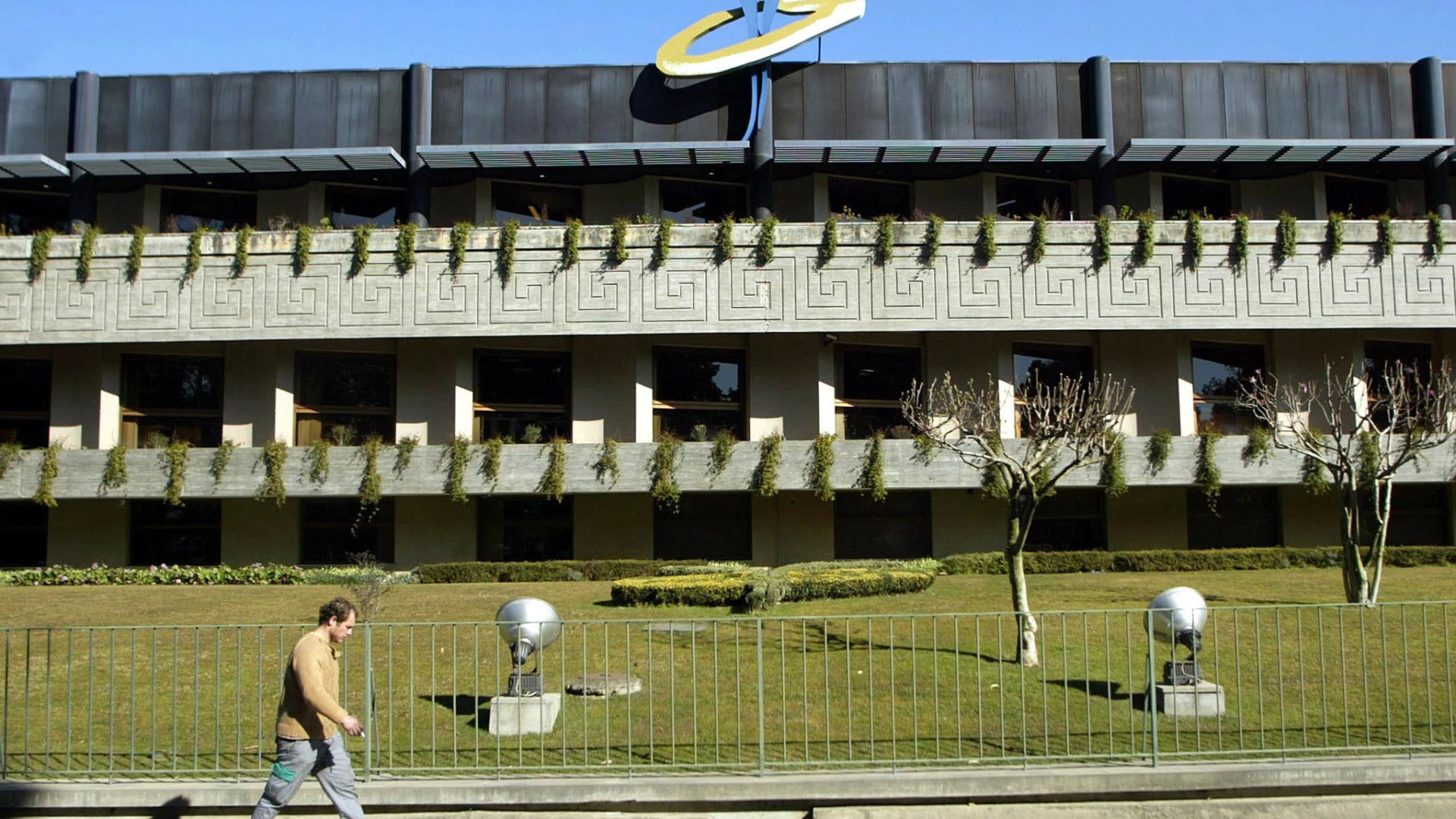 Sonae regista crescimento de 41% no lucro semestral, atingindo 102 milhões de euros