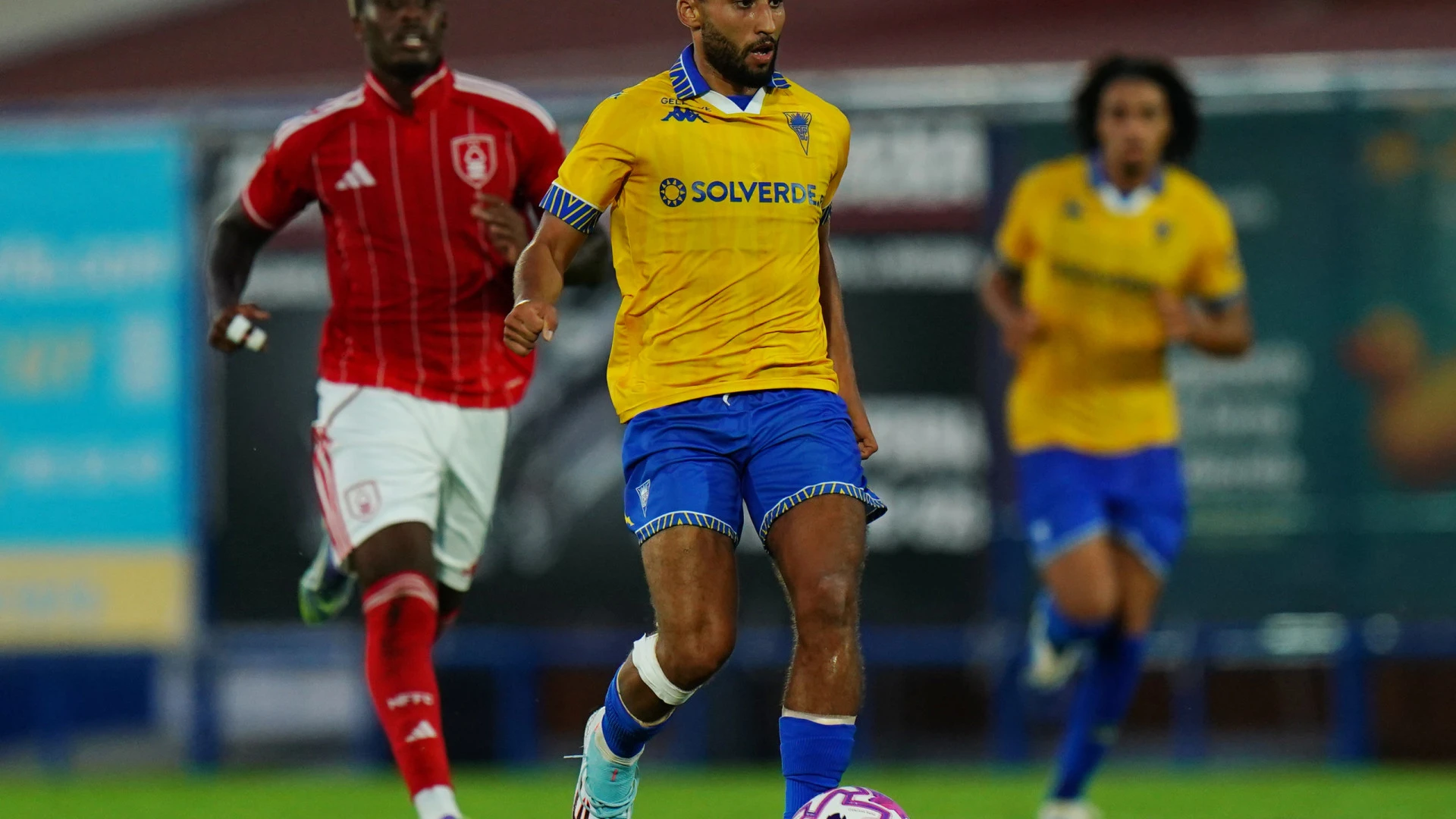 Empate sem golos entre Estoril Praia e Nottingham Forest em amistoso no Algarve