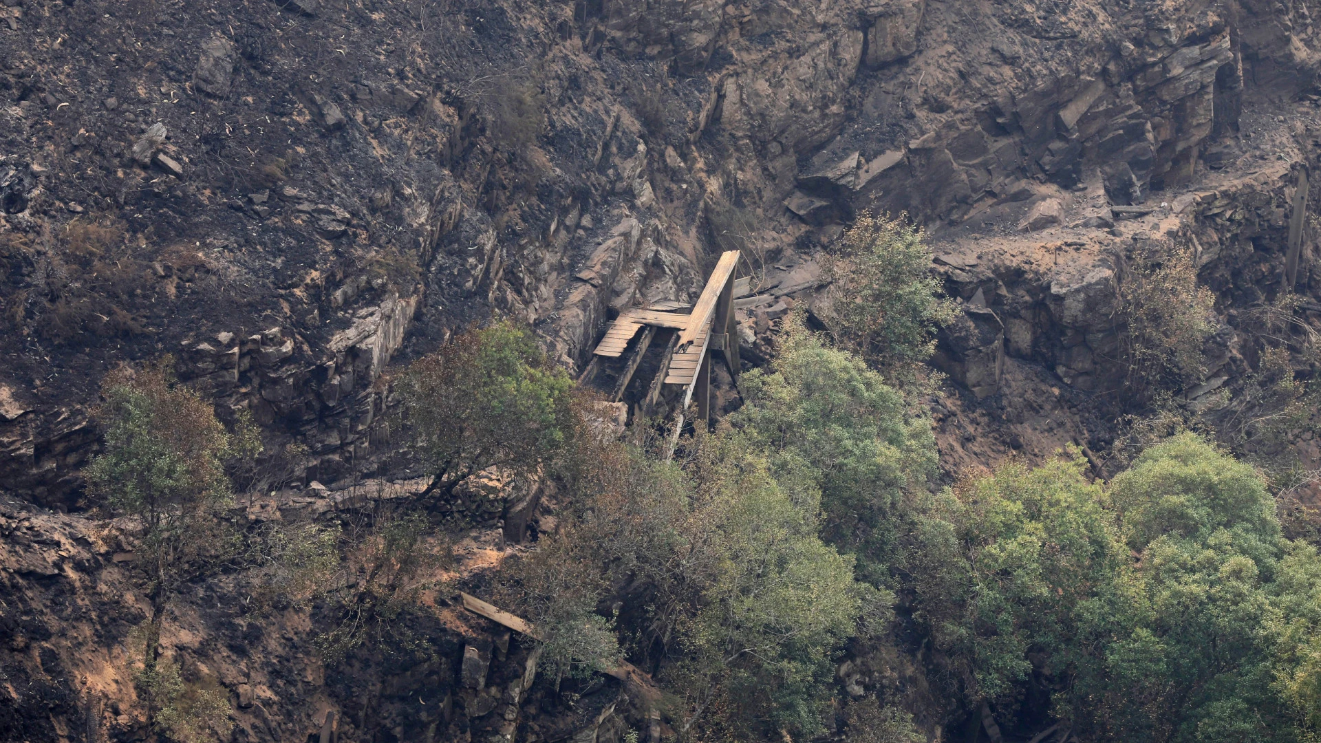 Incêndios em Arouca apresentam evolução estável, mas vigilância é crucial