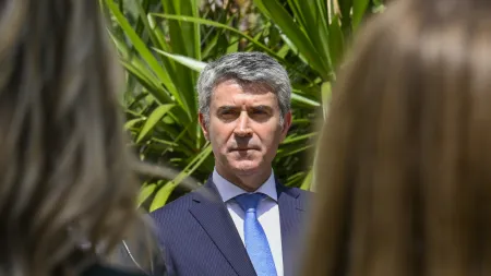 "PS reafirma que diálogo deve ser estabelecido diretamente com o partido"
