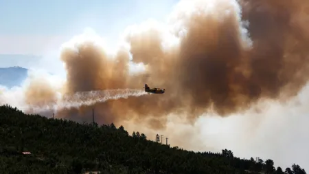 Cerca de 150 moradores evacuados em Ponte da Barca devido a incêndio