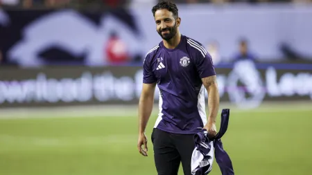 Ruben Amorim aproxima-se do primeiro troféu com vitória convincente no United