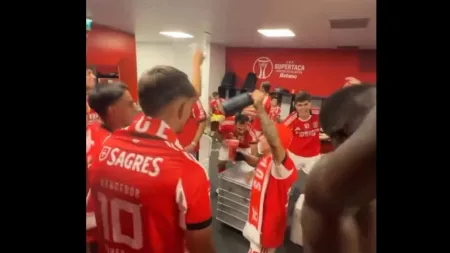 Benfica celebra conquista efusiva da Supertaça com vitória sobre o Sporting
