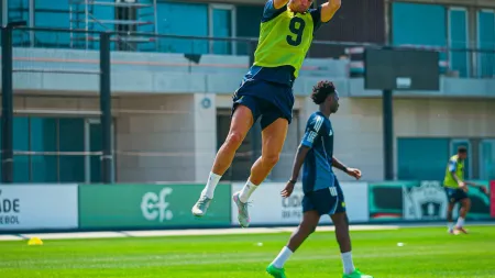 Cristiano Ronaldo faz ressoar o 'Siii' em treino com Al Nassr em Portugal