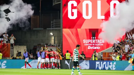 "Benfiquistas expressam descontentamento após conquista da Supertaça"