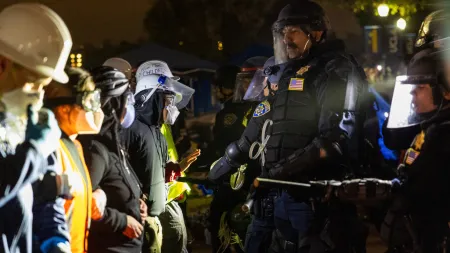Trump suspende 292 milhões em bolsas à UCLA por alegações de antissemitismo