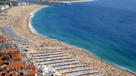 Caso de Vómitos e Diarreia Associado à Praia da Nazaré Leva a Interdições