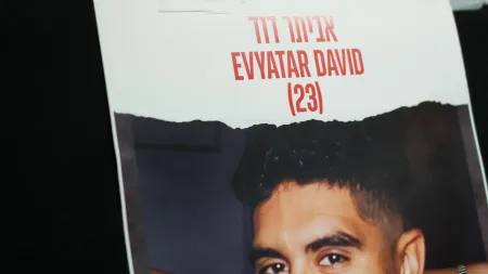 "Evyatar David, refém israelita, denuncia sofrimento em vídeo chocante"