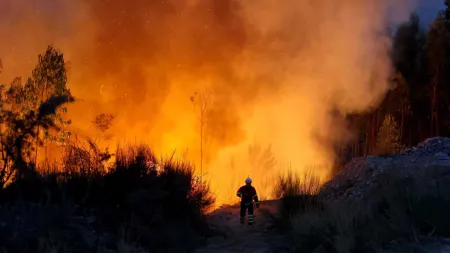 Incêndio em Ponte da Barca sob controlo, mas ainda não dominado