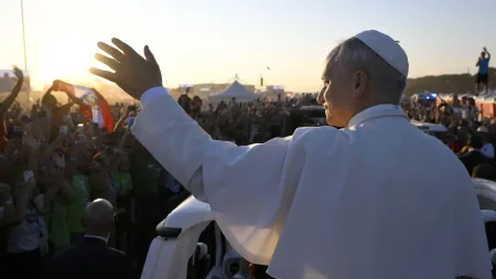 Papa Leão XIV clama por um "futuro mais humano" durante Jubileu da Juventude