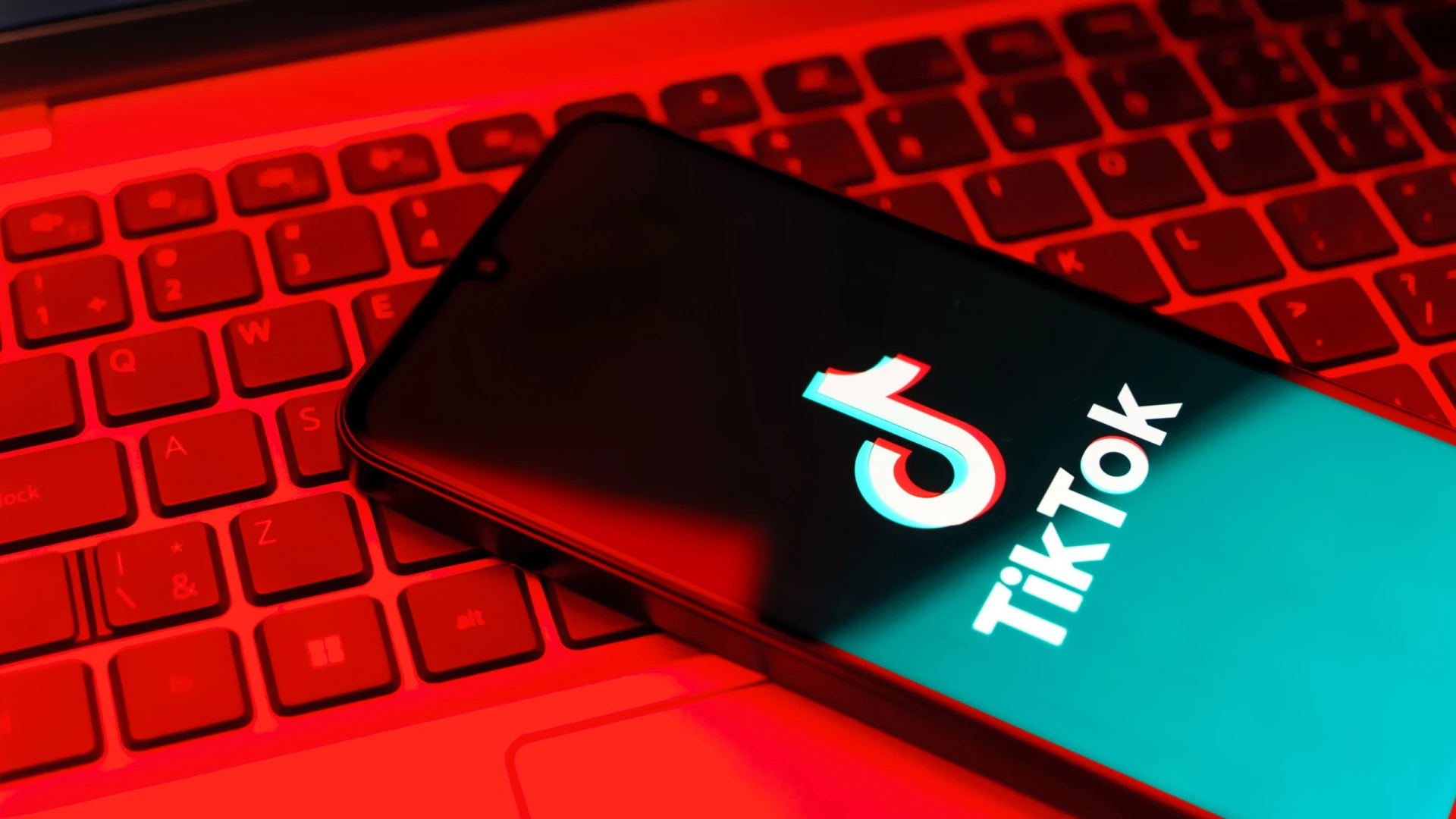 Autoridades egípcias detêm criadores de conteúdo do TikTok por "violações da moralidade"