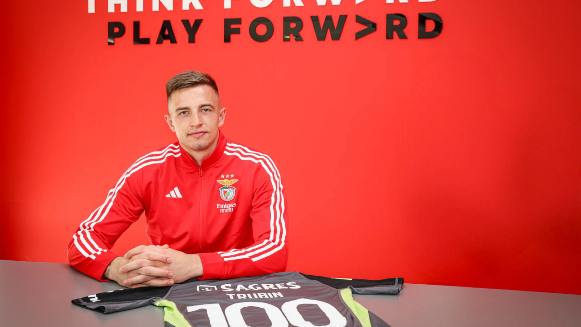 Trubin celebra centenário de jogos pelo Benfica: "É uma honra imensa"