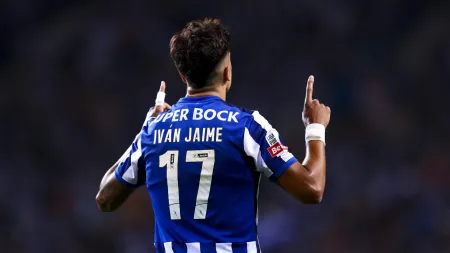 Iván Jaime e André Franco na lista de saídas do FC Porto