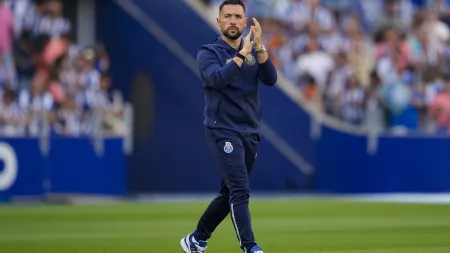 A Época 2023 do FC Porto: Farioli Reflete Sobre a Vitória e os Próximos Desafios