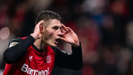 Patrik Schick renova com Bayer Leverkusen até 2030