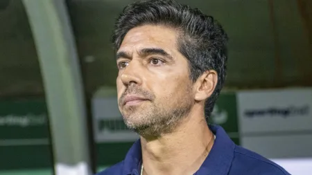 Abel Ferreira esclarece mal-entendido após empate do Palmeiras