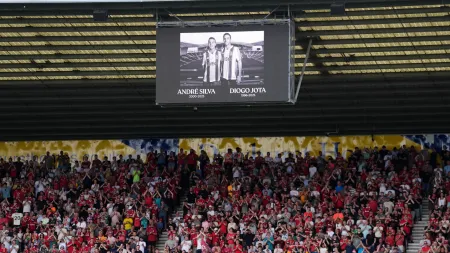 Liverpool presta homenagem emotiva a Diogo Jota em Anfield