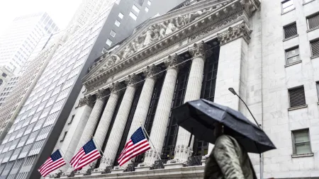 Wall Street encerra em recuperação após perdas significativas