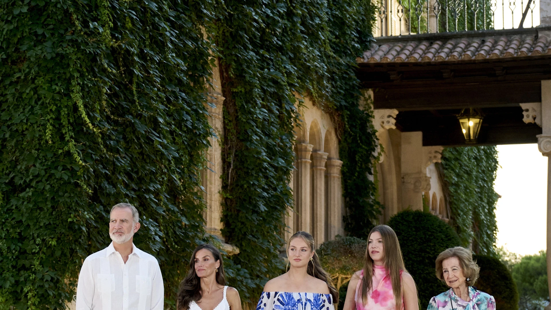 A Nova Geração Real em Palma: Leonor e Sofia Brilham na Receção Tradicional