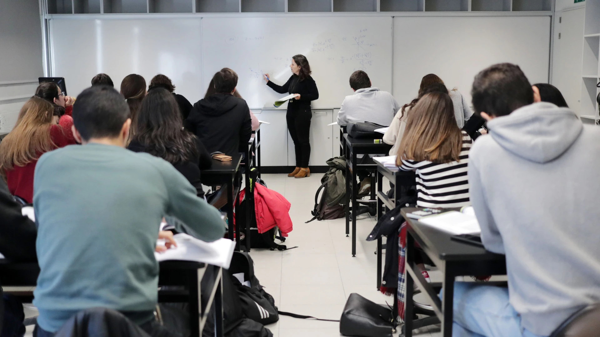 Resultados dos Exames Nacionais do Secundário Revelam Queda nas Médias