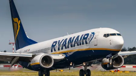 Hungria processa Ryanair por práticas comerciais alegadamente enganosas