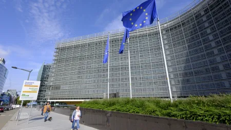 UE cancela retaliação às tarifas dos EUA após acordo comercial