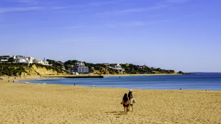 Fiscalização das Praias do Algarve Arranca com Enfoque na Acessibilidade