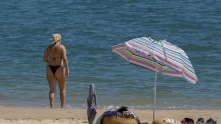 Interdição de banhos em duas praias no Algarve devido a contaminação da água