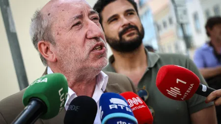 António Filipe clama por melhorias no apoio aos bombeiros