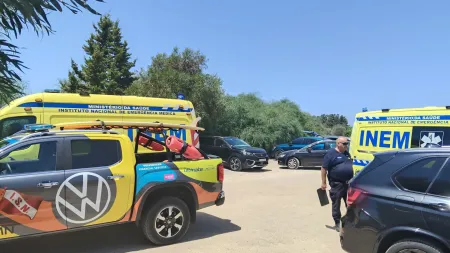 Menino de 9 anos recuperado inconsciente após incidente na praia de Altura