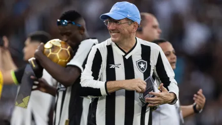 Botafogo exige 65 milhões de euros ao Lyon de John Textor