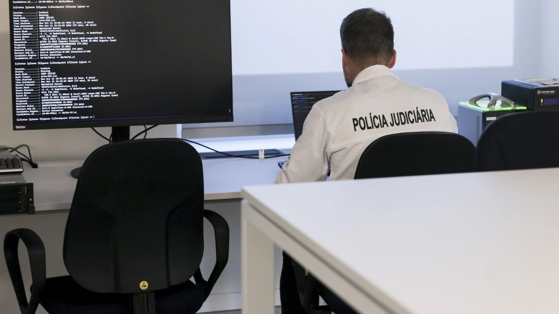GNR detido por tráfico de cocaína camuflada em peles de animais